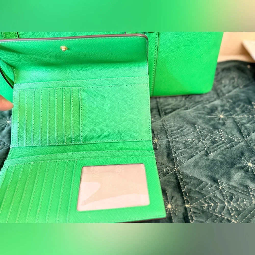 BARELY USED ….. MICHAEL KORS JET SET TOTE BAG w/WALLET & DUST BAG - Picture 9 of 10